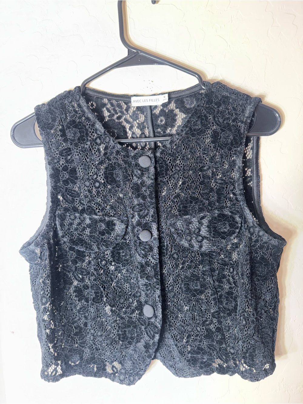 Avec Les Filles Black Lace Sleeveless Snap Front Cropped Vest Top Size M